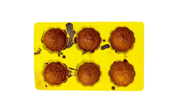 Frisch Gebackene Schokoladenmuffins Gelber Form Auf Weißem Hintergrund — Stockfoto