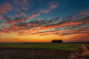 Kuzey İtalya'daki günbatımı Zamanı