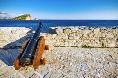 Bir Budva fort silah