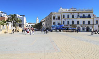 Essaouira, Fas - 24 Eylül 2014: Essaouira, Fas kalabalık Medina. Essaouira Medine bir Unesco Dünya Mirası listelenen örnek bir geç 18. yüzyıldan kalma müstahkem şehrin şehridir.