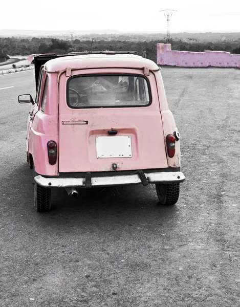 Pembe renkli retro araba — Stok fotoğraf