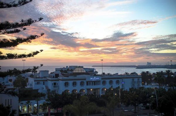 Agadir, Marrocos, 30 de setembro de 2014. Hotel Decameron ao pôr do sol . — Fotografia de Stock
