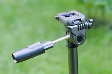 Tripod üzerinde yeşil bir arka plan