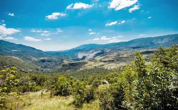 Montenegro natureza, estradas e colinas — Fotografia de Stock