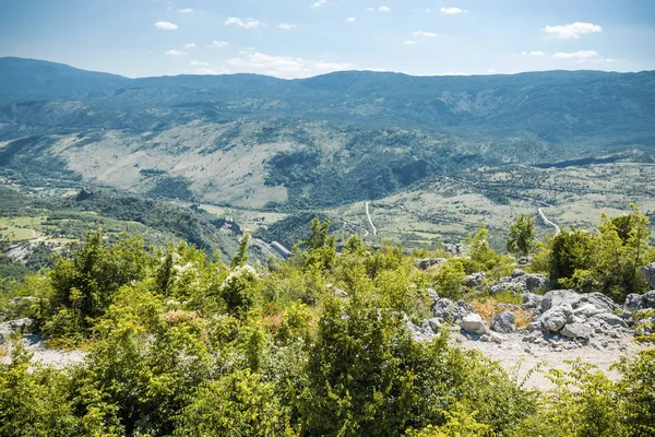 Montenegro natureza, estradas e colinas — Fotografia de Stock