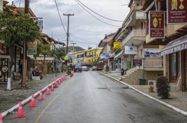 Athos, Yunanistan-Mart 27, 2017: Main street, Ouranoupolis 