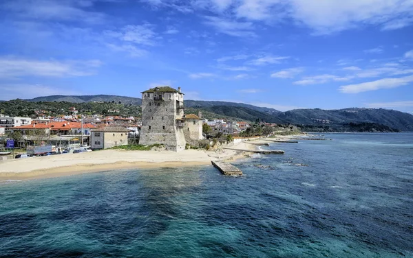 Antica torre di Ouranoupolis sulla penisola di Athos a Halkidiki, Grecia — Foto Stock