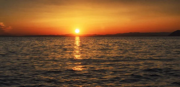 Güzel gün batımı Halkidikya, Athos, Yunanistan