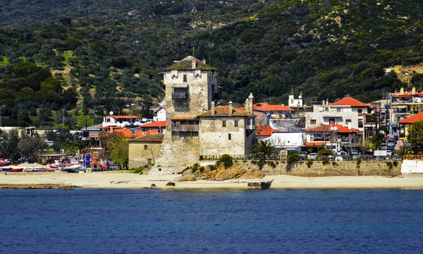 Forte storico nel porto e nella città Ouranoupolis — Foto Stock