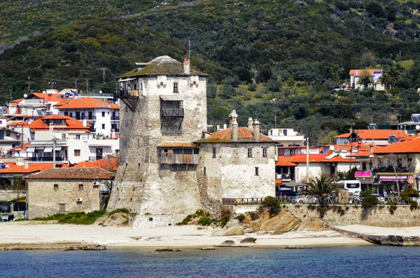 Forte storico nel porto e nella città Ouranoupolis — Foto Stock