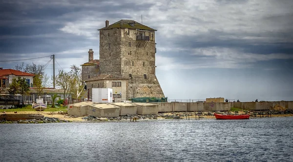 Forte storico nel porto e nella città Ouranoupolis — Foto Stock