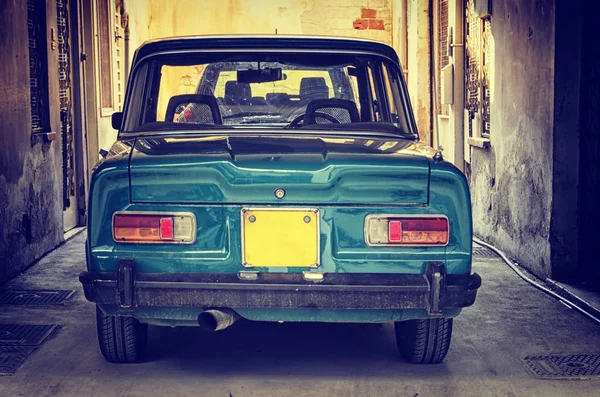 Старый ретро-автомобиль — стоковое фото