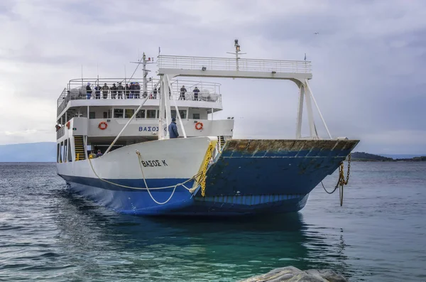Ouranoupoli, Yunanistan - 27 Mart 2017: feribot Ouranopoli, Mount Athos, Yunanistan geliyor