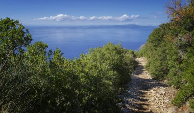 Güzel sonbahar landcape, Athos Yarımadası kıyılarında görünümünden