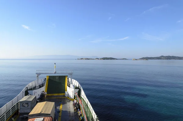 OURANOPOLIS, GRÈCE - 22 OCTOBRE 2017 : Ferry original dans la baie ne — Photo