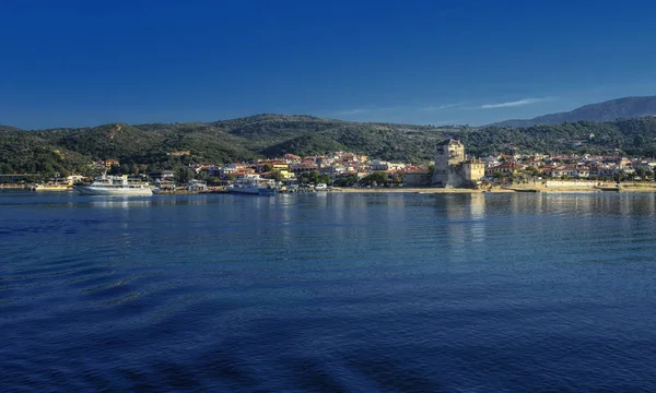 Переглянути на Ouranopoli від моря, Греція — стокове фото