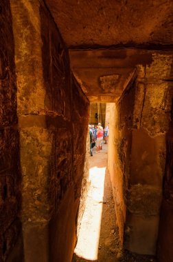 Luxor, Mısır - Nisan 08: Luxor 08 Nisan tarihinde, tanımlanamayan turist 