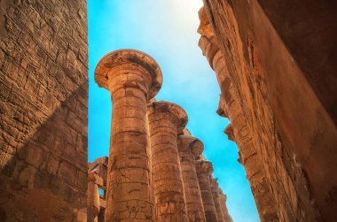 Karnak Tapınağı 'ndaki Büyük Hypostyle Salonu. Luxor, Mısır