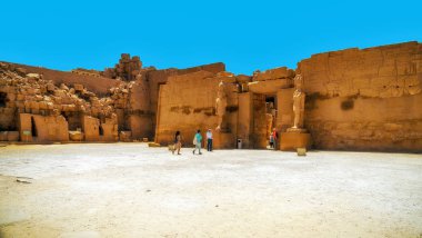 Koç başlı Sfenks Bulvarı. Karnak Tapınağı. Luksor, Mısır