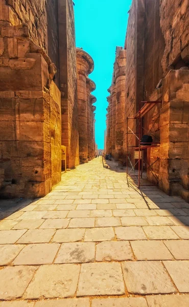 Velký sál hypostylu v Karnakových chrámech (starodávné Théby). — Stock fotografie