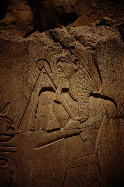 Барельефы в храме Карнака в Луксоре — стоковое фото