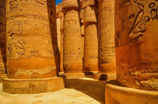 Gran Salón Hipóstilo en los Templos de Luxor (antigua Tebas). C — Foto de Stock