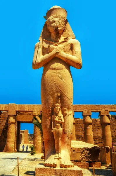 Standbeeld van Koning Ramses Ii op de Karnak tempel, Egypte — Stockfoto