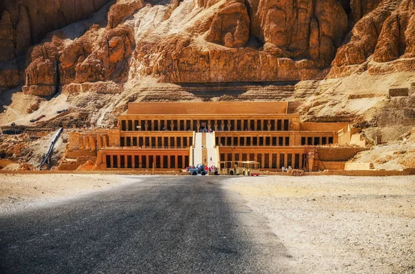 Ägypten. Luxus. deir el-bahari (deir el-bahri). der Tempel der Leichenhalle — Stockfoto