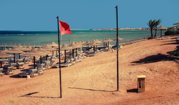 Red warning flag on beach — Stock Photo, Image