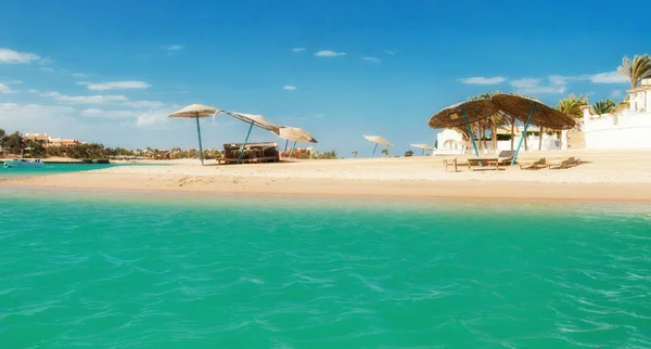 Kanaler, byggnader och resort utrustning på El Gouna resort. Egypten — Stockfoto