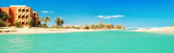 Kanały, budynki i wyposażenie resort Resort El Gouna. Egipt — Zdjęcie stockowe