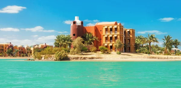 Csatornák, az épületek és a berendezések resort üdülőhely El Gouna. Egyiptom — Stock Fotó