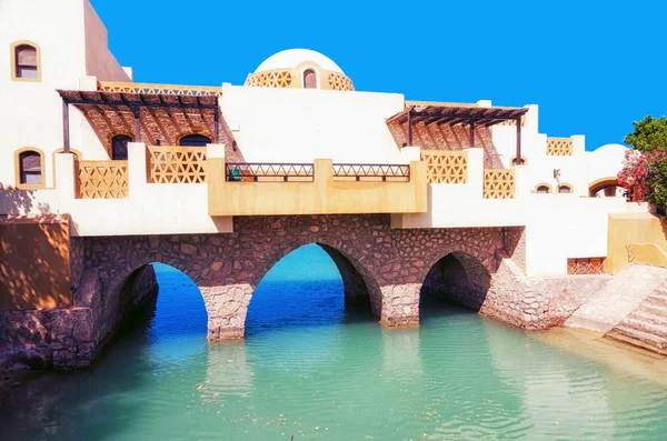 Kanäle, Gebäude und Resort-Ausstattung im el gouna resort. Ägypten — Stockfoto