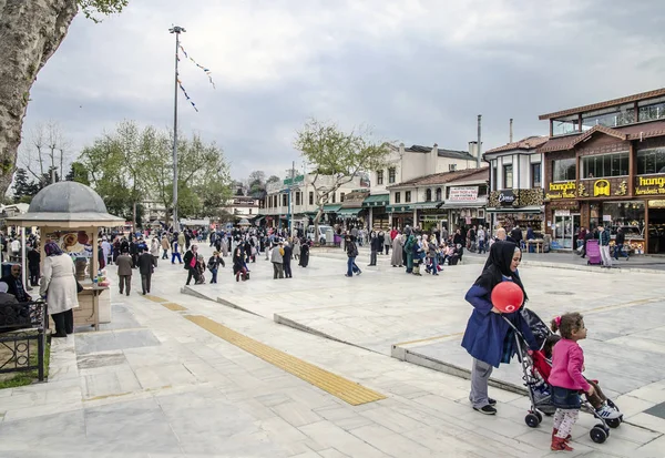 Istambul Turquia Abril 2014 Pessoas Caminhando Perto Mesquita Eyup Sultan — Fotografia de Stock