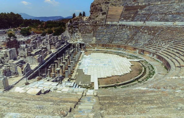 Το μεγάλο θέατρο στην Έφεσο, Τουρκία. Η Έφεσος ήταν ένα αρχαίο Gre — Φωτογραφία Αρχείου