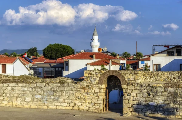 Sığacık, Türkiye - 20 Haziran 2017: Sığacık şehir manzaralı Kalesi:. — Stok fotoğraf