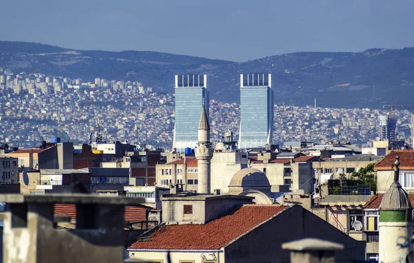 Izmir, trzecim najbardziej zaludnione miasto w Turcji. Widok z garażu — Zdjęcie stockowe