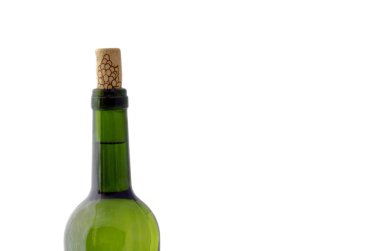 İzole yeşil şişe şarap
