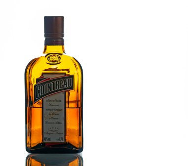 Moskova, Rusya: 16 Nisan 2015: Uluslararası içki şişesi: Cointreau