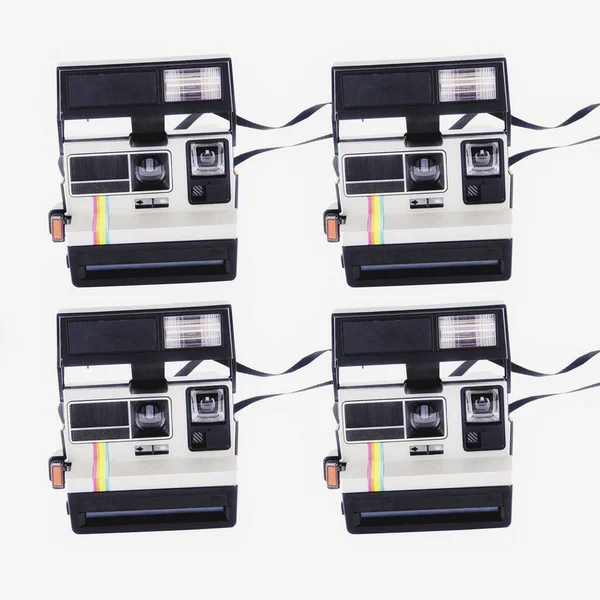 Beyaz bir arka plan üzerinde izole vintage anında film kamera