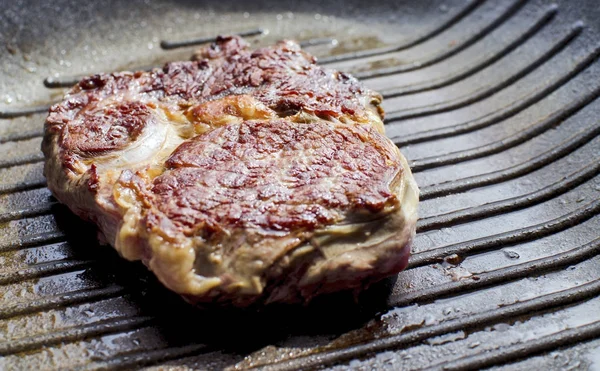 Lezzetli biftek. Arka plan üzerinde nesne
