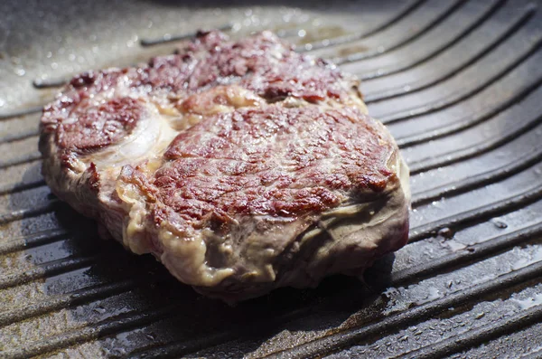 Lezzetli biftek. Arka plan üzerinde nesne