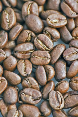 Düz siyah kahve fasulye yatıyordu