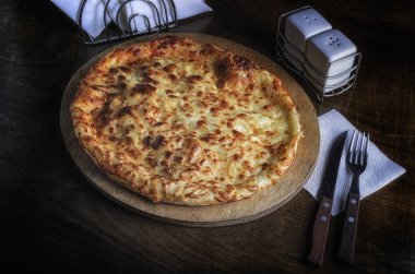 Geleneksel Gürcü khachapuri tablo. Homemade pişirme