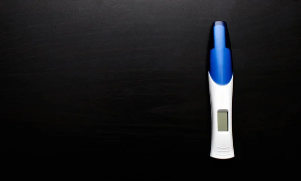 Siyah Hamilelik Testinin Izole — Stok fotoğraf