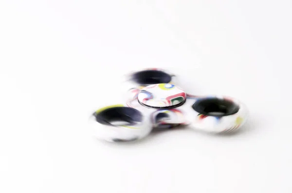 Colorido fidget dedo spinner stress, brinquedo alívio da ansiedade — Fotografia de Stock