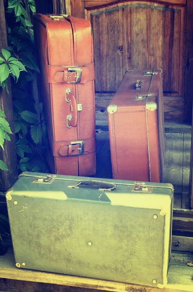 Close-up front view of the old  vintage suitcase (luggage) — Stock Photo, Image