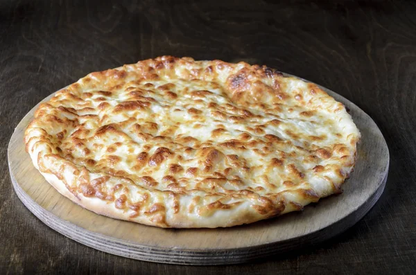 Geleneksel Gürcü khachapuri tablo. Homemade pişirme