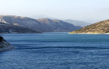 Asprokremmos Barajı ve Kıbrıs'ta göl