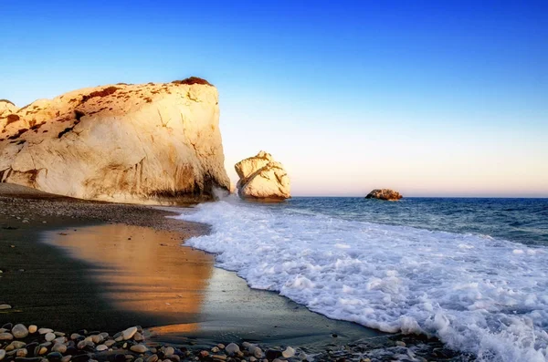 Petra tou Romiou, Kıbrıs, Baf bölgesi yakınındaki günbatımı